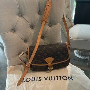 Authentic Louis Vuitton shoulder bag in pristine condition.